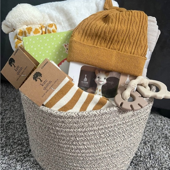 kate quinn Other - Gender Neutral Baby Gift Sophie La Giraffe Kate Quinn Angel Dear Baby Gap